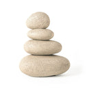 Escultura Rock balancing em polirresina bege pequena 17,5 x 14cm