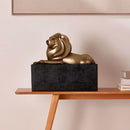 Escultura Leão Dourado em Poliresina com Base Preta