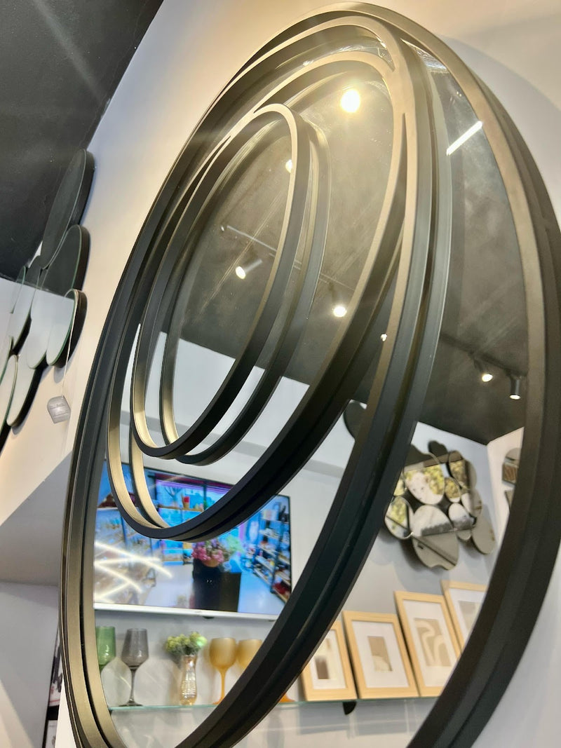 Espelho Decorativo com Moldura em Metal Preto